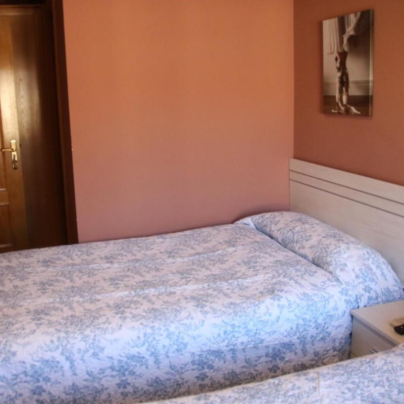 Hostal Burgales Milagro Luaran gambar