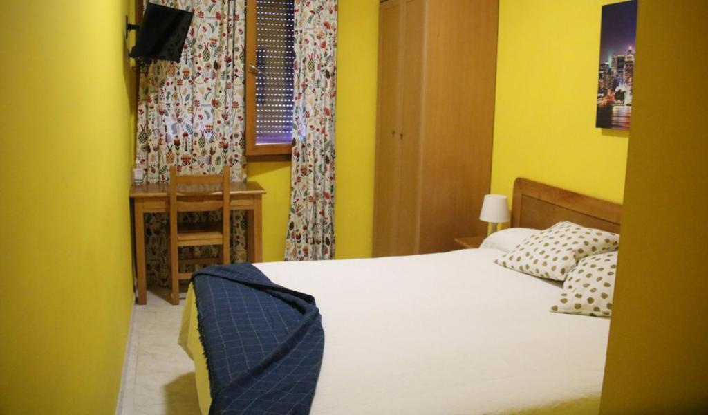 Hostal Burgales Milagro Luaran gambar